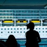cruise ship injury — Silhouettes of people observing a large cruise ship from a dock in Türkiye.