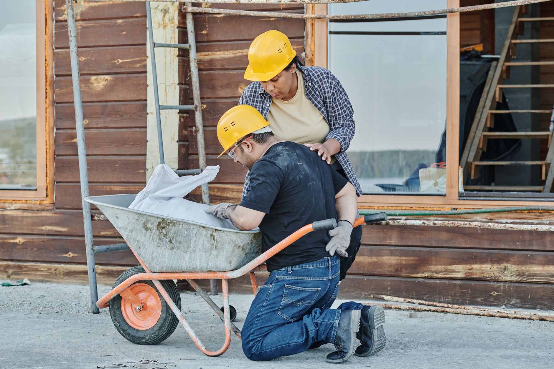 Construction site fall injury lawyer near me